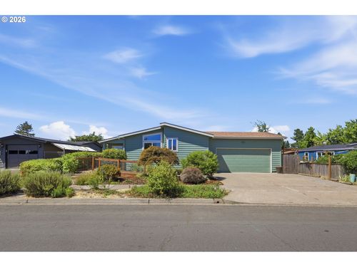 2070 Donnelly Dr, Springfield, OR, 97477 | Card Image