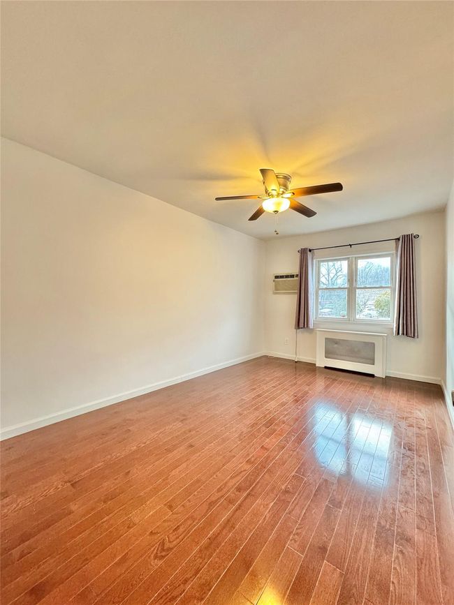 52 70 Th St, House other with 3 bedrooms, 2 bathrooms and 2 parking in Maspeth NY | Image 10
