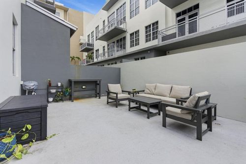 202-425 N Andrews Ave, Fort Lauderdale, FL, 33301-3250 | Card Image
