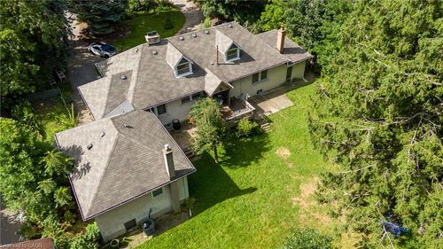 11 Ben Machree Dr, Mississauga, ON, L5H2S2 | Card Image