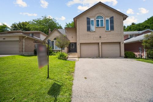 635 Grand View Ave, London, ON, N6K3G1 | Card Image