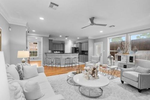 5603 Dolores St, Houston, TX, 77057-5709 | Card Image
