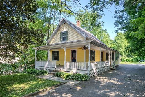 52 Maple St, Belchertown, MA, 01007-6501 | Card Image