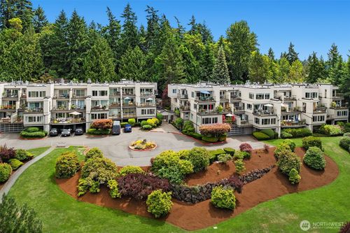 39-11122 Ne 41st Dr, Kirkland, WA, 98033-7725 | Card Image