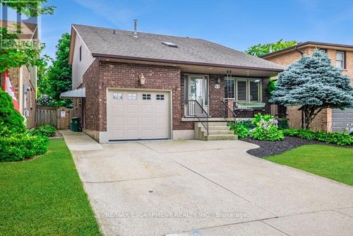 49 Branthaven Drive, Hamilton (Stoney Creek Mountain), ON, L8J2M2 | Card Image