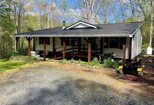 826 Spicewood Dr, Warrensville, NC, 28693-9004 | Card Image