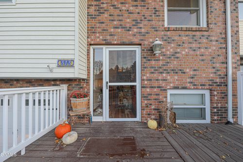 515 Marilyn Dr, Mandan, ND, 58554-2370 | Card Image