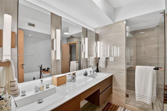 APT-1401 - 18671 Collins Ave, Condo with 3 bedrooms, 4 bathrooms and null parking in Sunny Isles Beach FL | Image 18