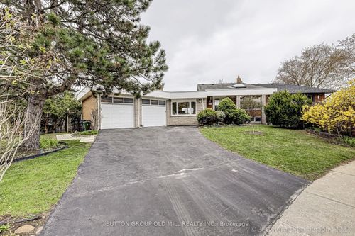 2 Leita Crt, Etobicoke, ON, M9A4W2 | Card Image
