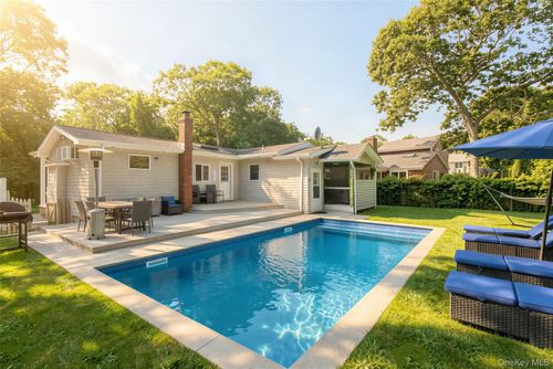 19 Lakewood Ave, East Quogue, NY, 11942-4005 | Card Image