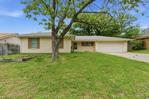 209 Moonlight Trl, Stephenville, TX, 76401-2137 | Card Image