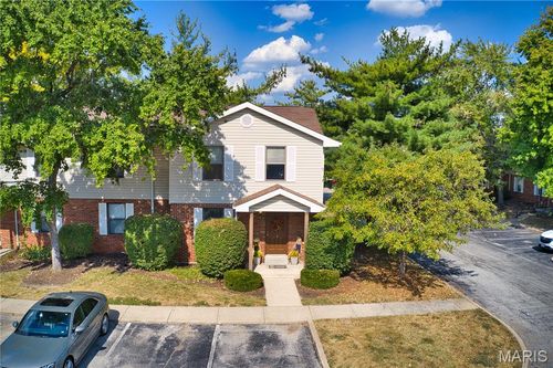 2048 New Sun Dr, Florissant, MO, 63031-2792 | Card Image