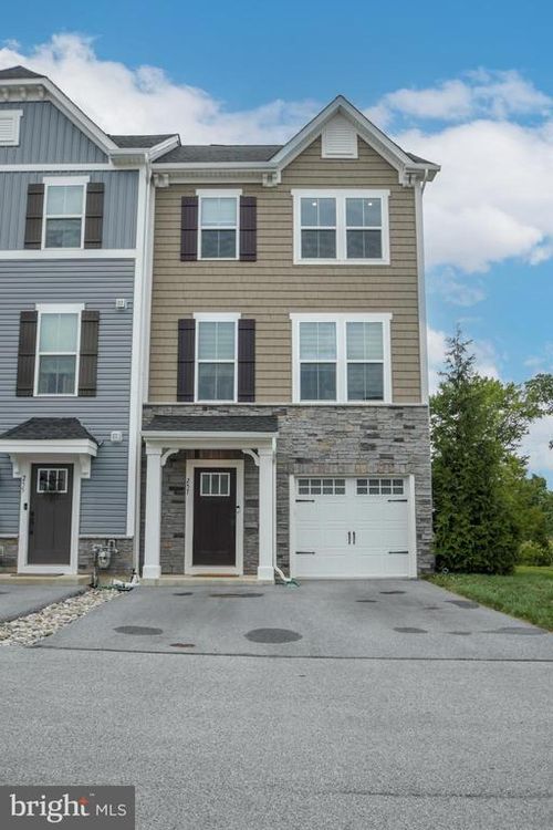 257 Sugar Maple Sq, DOWNINGTOWN, PA, 19335-1559 | Card Image