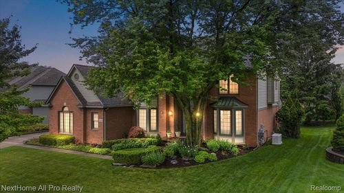 2116 Mapleridge Rd, Rochester Hills, MI, 48309-4504 | Card Image