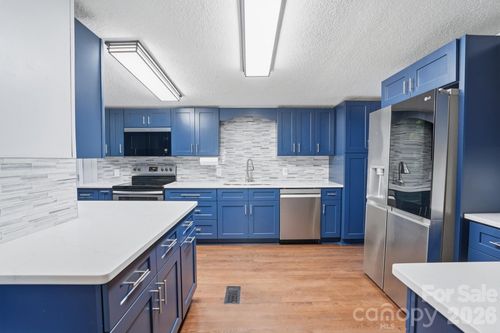 605 Ridgewood Ct, Mount Holly, NC, 28120-9051 | Card Image