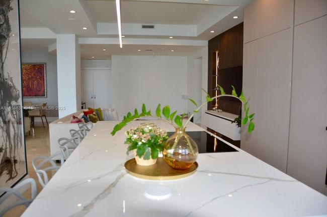 APT-4505 - 848 Brickell Key Dr, Condo with 3 bedrooms, 4 bathrooms and null parking in Miami FL | Image 31