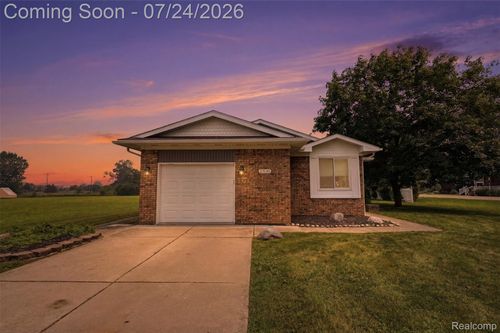 27031 Arsenal Rd, Flat Rock, MI, 48134-1119 | Card Image