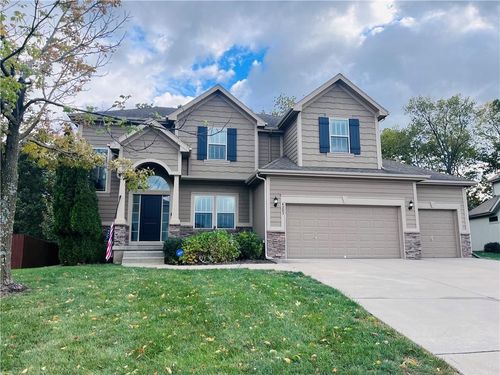 4203 Nw 76th St, Kansas City, MO, 64151-7827 | Card Image