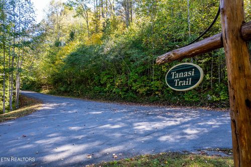 716 Tanasi Trl, Townsend, TN, 37882-3030 | Card Image