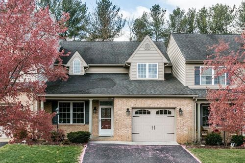 111 Villa View Dr, STAUNTON, VA, 24401-5690 | Card Image