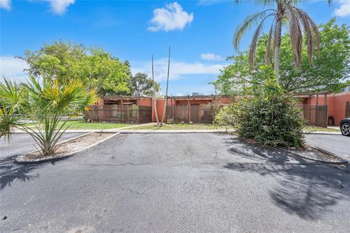 10304 Fairway Rd, Pembroke Pines, FL, 33026-3202 | Card Image