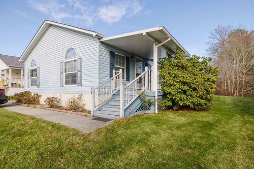 18 Mockingbird Ln, Tiverton, RI, 02878-2372 | Card Image