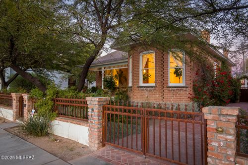 811 S 4th Avenue, Tucson, AZ, 85701 | Card Image