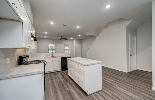 B - 8718 Scott St, Home with 6 bedrooms, 4 bathrooms and null parking in Houston TX | Image 32