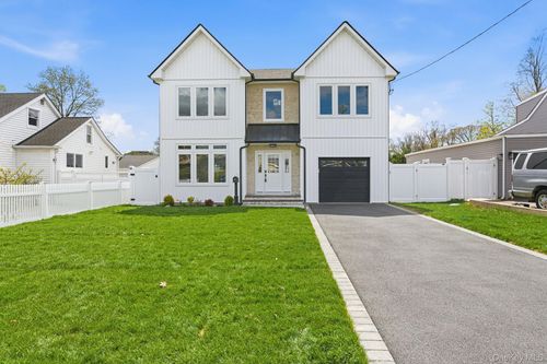 3690 Lufberry Ave, Wantagh, NY, 11793-3032 | Card Image