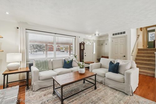 22630 Sandra St, South Lyon, MI, 48178-1623 | Card Image