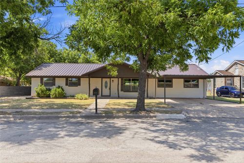 809 W Liveoak St, Coleman, TX, 76834-3413 | Card Image