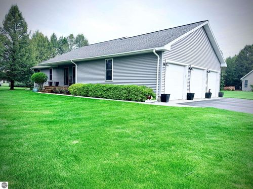 888 Clyde Lee Dr, Traverse City, MI, 49696-8779 | Card Image
