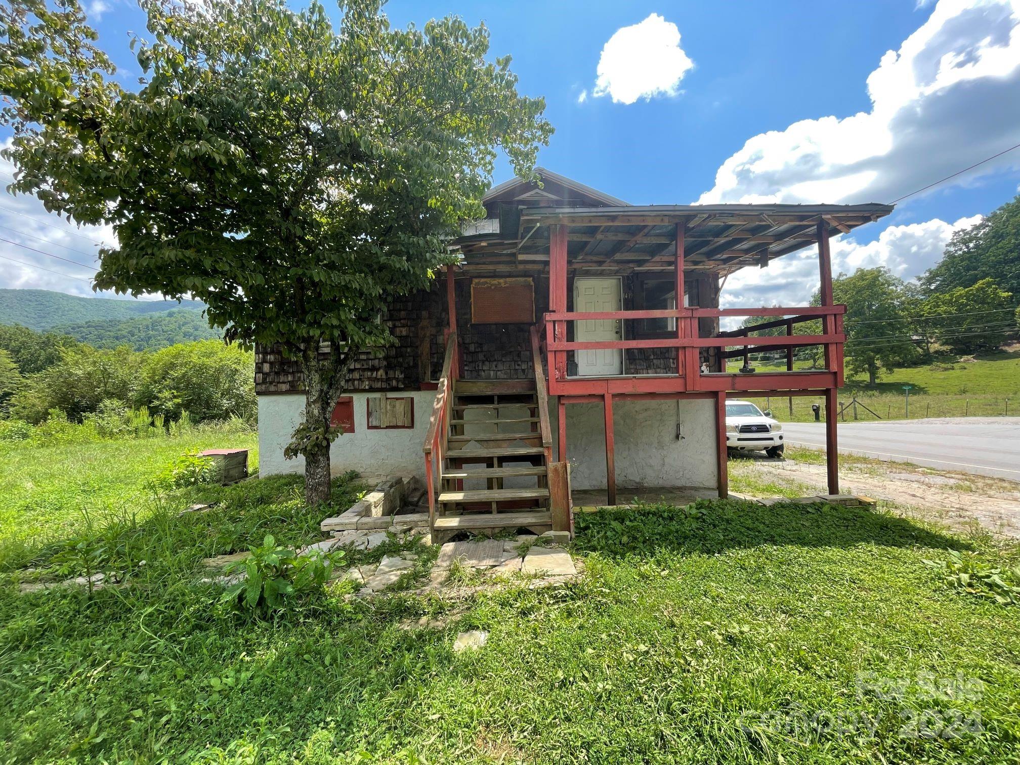 Lake Logan Rd, Canton, NC 28716