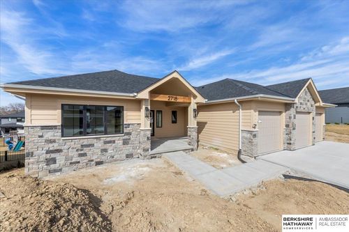 5439 Kestrel Pkwy, Elkhorn, NE, 68022-4264 | Card Image