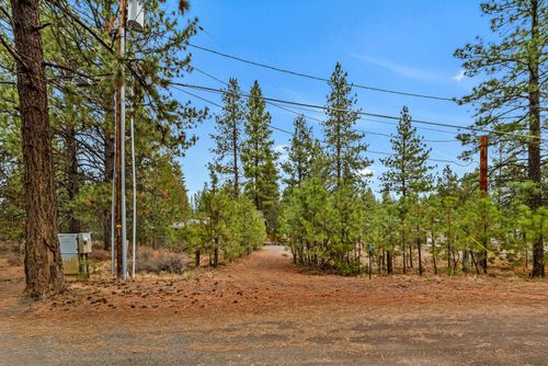 19344 Kiowa Rd, Bend, OR, 97702-8986 | Card Image