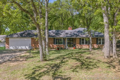 2321 Cloverleaf Pl, Ardmore, OK, 73401-3422 | Card Image