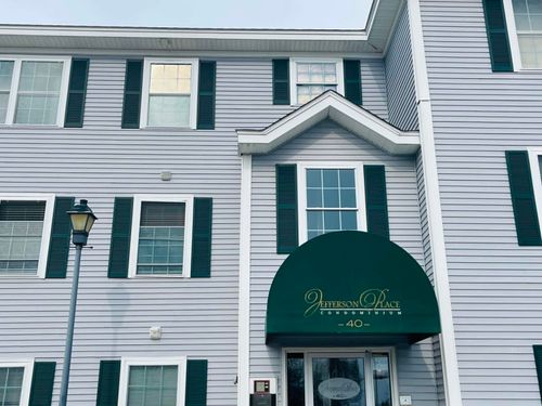201-40 Eastern Ave, Manchester, NH, 03104-6606 | Card Image