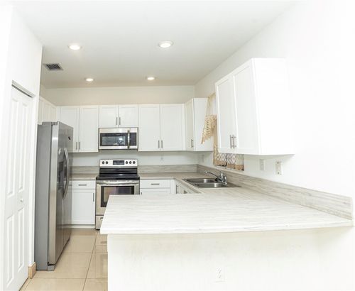 20920 Ne 8th Ave, Miami, FL, 33179-1375 | Card Image