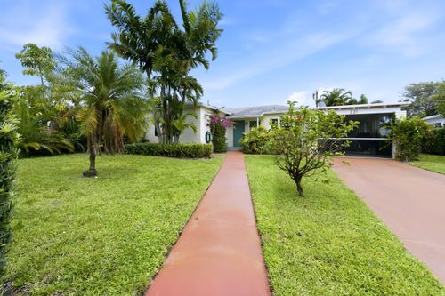221 Princeton Dr, Lake Worth Beach, FL, 33460-6236 | Card Image