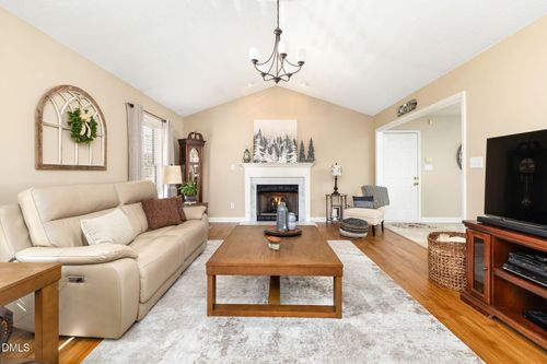 1157 Franklin Ln, Henderson, NC, 27537-5995 | Card Image