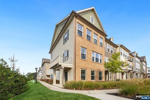 36 Cortland Ct, Livingston, NJ, 07039-5711 | Card Image