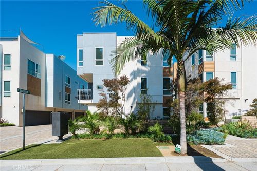 5627 Observation Ln, Los Angeles, CA, 90028-3411 | Card Image