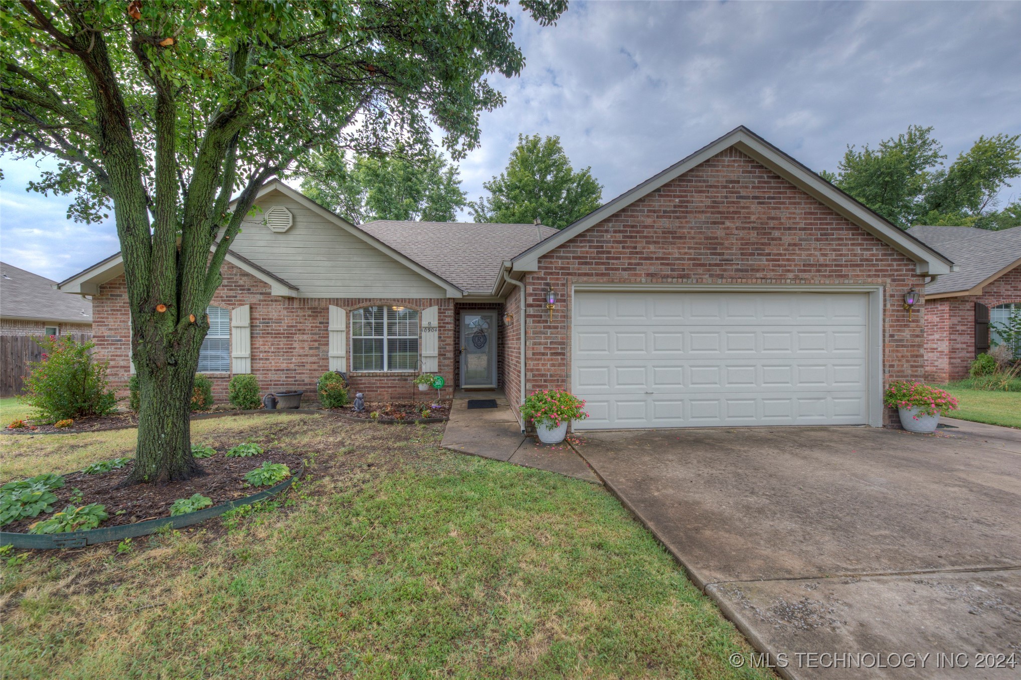 118th St, Collinsville, OK 74021