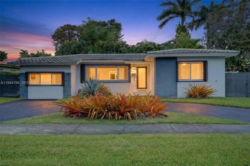 425 Ne 114th St, Miami, FL, 33161-6650 | Card Image