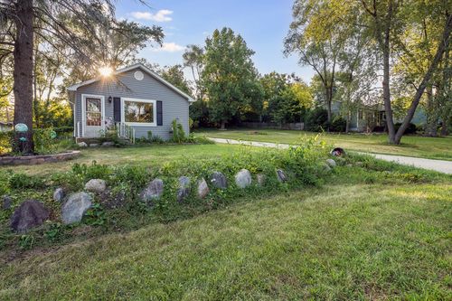 12 Meadow Ln, Oakwood Hills, IL, 60013-1153 | Card Image