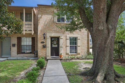 6387 Ivanhoe Ln, Beaumont, TX, 77706-6018 | Card Image
