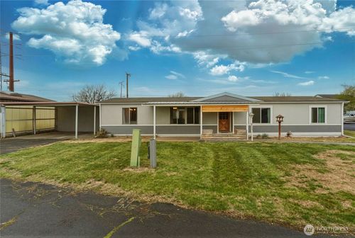 806 Se Mockingbird Dr, College Place, WA, 99324-1861 | Card Image