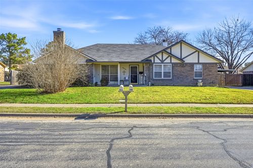 2910 Penny Ln, Euless, TX, 76039-7823 | Card Image