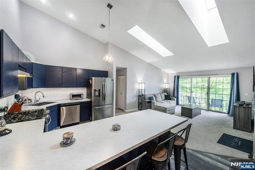 462 Poets Way, Mahwah, NJ, 07430-2088 | Card Image