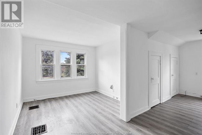 1056 Shepherd St E, Home with 3 bedrooms, 2 bathrooms and null parking in Windsor ON | Image 10